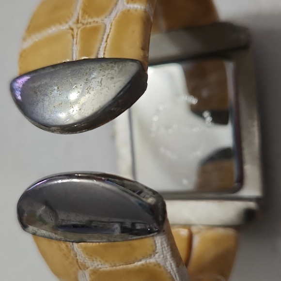 Vintage Andre Francois yellow and white bangle watch ⌚️ works! - Picture 9 of 13